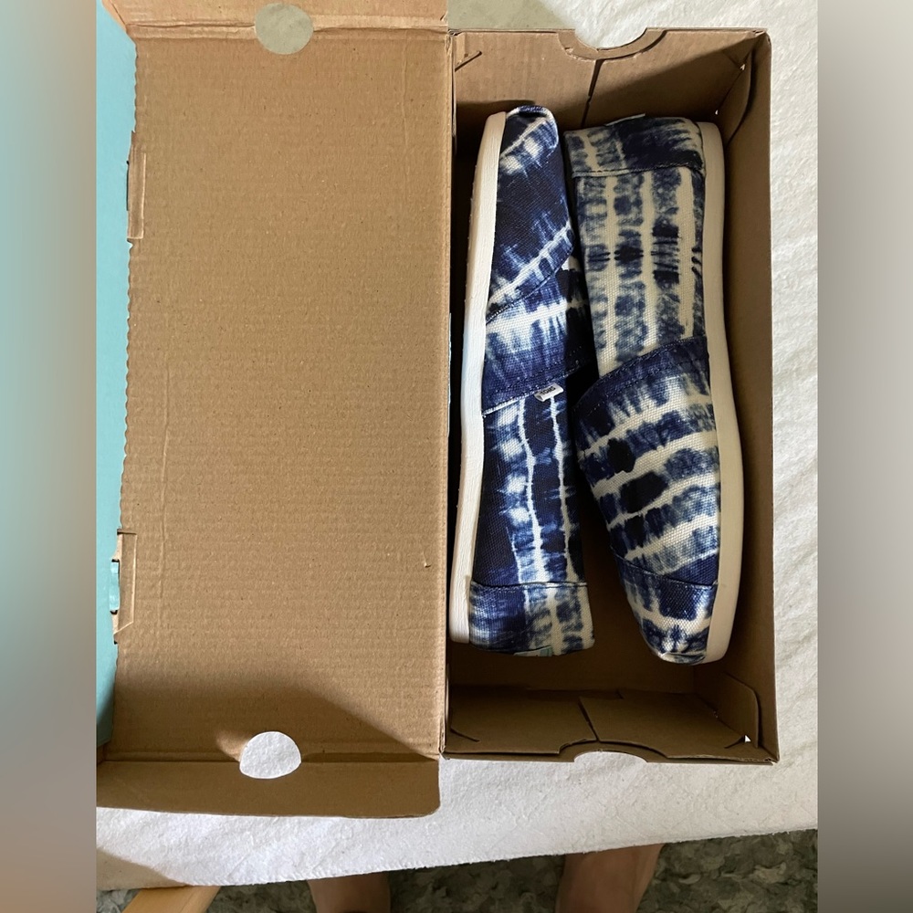 Tom’s Alpargeta Navy and White Tie Dye Sz 10